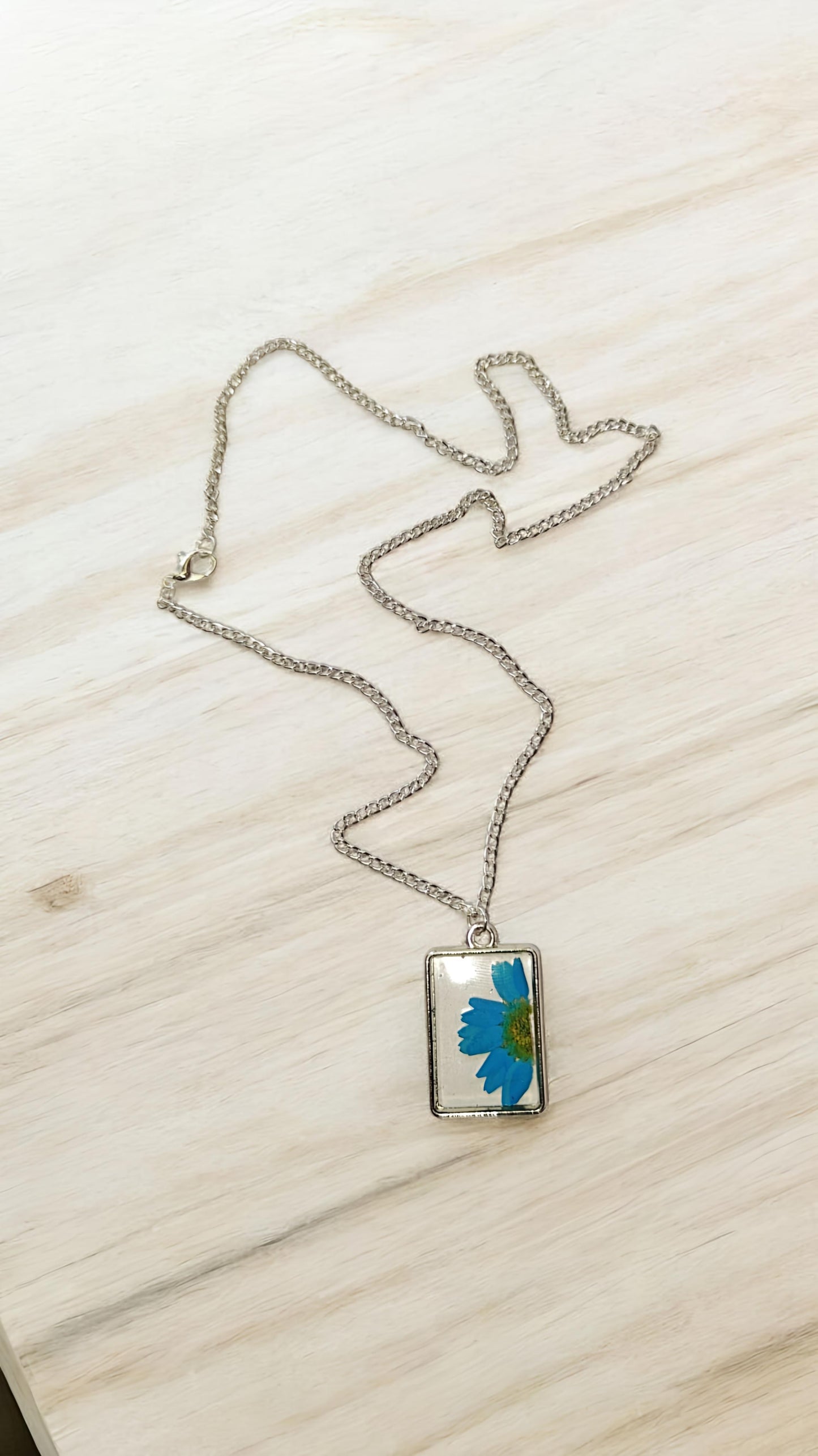 Blue Daisy Glow Necklace