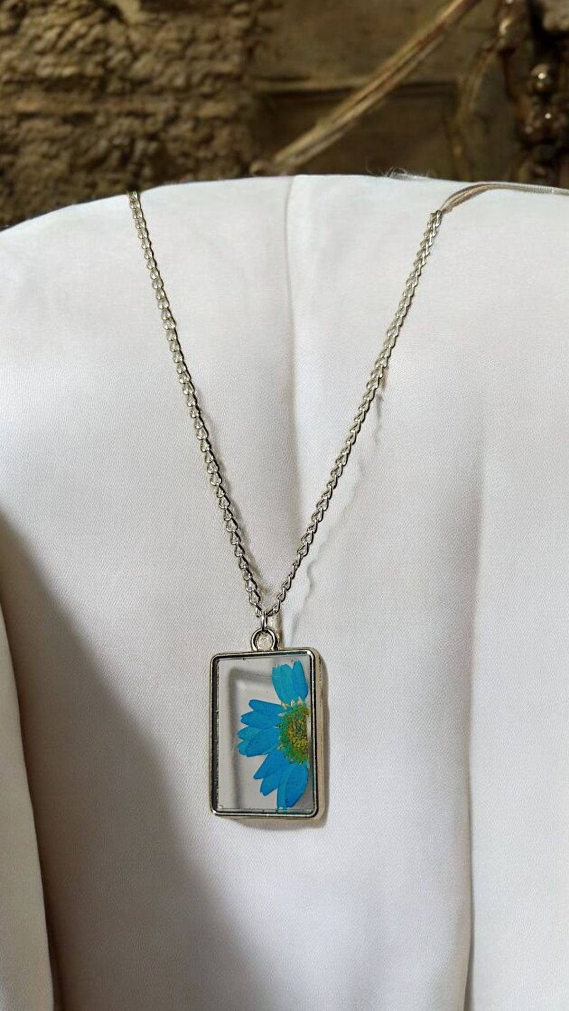 Blue Daisy Glow Necklace